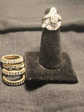 Rings 6 for one price. I love bundle offers. See description.